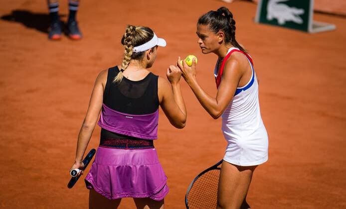 Mandatory Credit: Photo by Rob Prange Shutterstock (12019123ds) Chloe Paquet & Clara Burel of France in action during the third round of doubles at the 2021 Roland Garros Grand Slam Tournament French Open Tennis, Day Eight, Roland Garros, Paris, France - 06 Jun 2021 French Open Tennis, Day Eight, Roland Garros, Paris, France - 06 Jun 2021  Copyright: xRobxPrange Shutterstockx 12019123ds