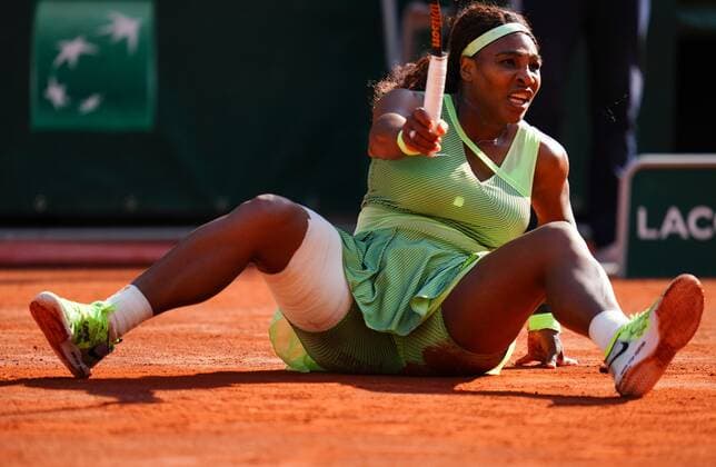Mandatory Credit: Photo by Javier Garcia BPI Shutterstock (12019127ao) Serena Williams falls during a first set rally French Open Tennis, Day Eight, Roland Garros, Paris, France - 06 Jun 2021 French Open Tennis, Day Eight, Roland Garros, Paris, France - 06 Jun 2021  Copyright: xJavierxGarcia BPI Shutterstockx 12019127ao