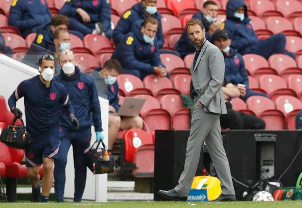 Middlesbrough, England, 6th June 2021. A frustrated Gareth Southgate manager of England looks on during the International Friendly, Länderspiel, Nationalmannschaft match at the Riverside Stadium, Middlesbrough. Picture credit should read: Darren Staples Sportimage EDITORIAL USE ONLY. No use with unauthorised audio, video, data, fixture lists, club league logos or live services. Online in-match use limited to 120 images, no video emulation. No use in betting, games or single club league player publications. SPI-1079-0039