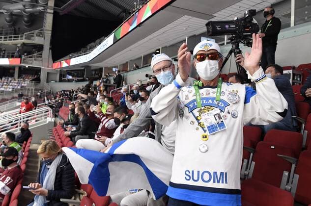 Finnish fans wearing masks during 2021 IIHF Ice hockey, Eishockey World Championships final Finland vs Canada in Riga, Latvia on Sunday, June 6, 2021. Riika, Riga Latvia LKFTJK20210606201114LQEE  Copyright: xJussixNukarix