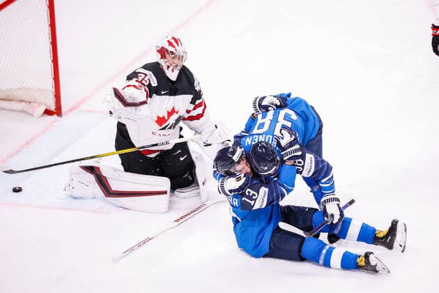 06 06 2021, Riga, Arena Riga, Final Finland Canada 2021 IIHF Ice Hockey World Championship , 13 Mikael Ruohomaa Finland, sitting on the ice celebrates his goal for the 1 0 with 38 Teemu Turunen Finland goalkeeper Darcy Kuemper Canada throws Ruohomaa s stick Riga Riga Latvia  Copyright: xJustPictures.ch JarixPestelaccix