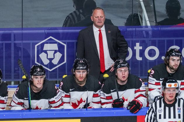 06 06 2021, Riga, Arena Riga, Final Finland Canada 2021 IIHF Ice Hockey World Championship , head coach Gerard Gallant Canada with 2 Braden Schneider Canada , 13 Gabriel Vilardi Canada , 11 Jaret Anderson Dolan Canada and 22 Brandon Hagel Canada Riga Riga Latvia  Copyright: xJustPictures.ch JarixPestelaccix