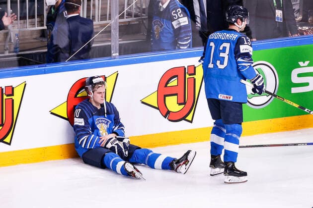 06 06 2021, Riga, Arena Riga, Final Finland Canada 2021 IIHF Ice Hockey World Championship , 80 Saku Maenalanen Finland and 13 Mikael Ruohomaa Finland, right are disappointed for the loss in the overtime Riga Riga Latvia  Copyright: xJustPictures.ch JarixPestelaccix