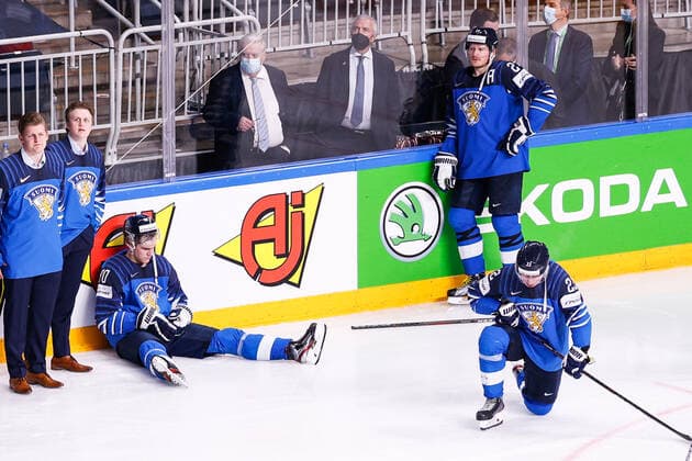 06 06 2021, Riga, Arena Riga, Final Finland Canada 2021 IIHF Ice Hockey World Championship , 80 Saku Maenalanen Finland , 22 Arttu Ruotsalainen Finland and 27 Petri Kontiola Finland are disappointed for the loss in the overtime Riga Riga Latvia  Copyright: xJustPictures.ch JarixPestelaccix