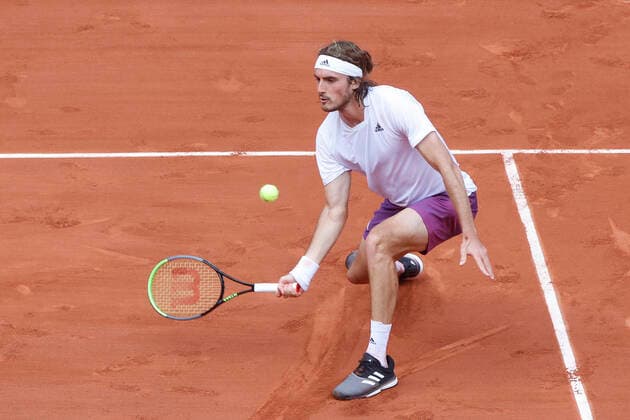 2021 French Open - Day Eight Greece s Stefanos Tsitsipas serves the ball to Spain s Pablo Carreno Busta during their men s singles fourth round tennis match on Day 8 of The Roland Garros 2021 French Open tennis tournament in Paris on June 6, 2021. Paris France taamallah-notitle210606_npBkh  Copyright: xMehdixTaamallahx