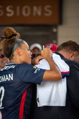 Washington D.C, United States, J Trinity Rodman 2 givinh autographs after the Washington Spirit s game against Orlando Pride at Audi Field in Washington D.C. NO COMMERCIAL USAGE. 