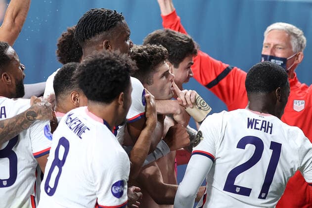 DENVER, CO - JUNE 06: United States forward Christian Pulisic (10) celebrates with teammates after scoring a goal from a penalty kick in extra time action during the CONCACAF Nations League finals between Mexico and the United States on June 06, 2021, at Empower Field at Mile High in Denver, CO. (Photo by Robin Alam Icon Sportswire) SOCCER: JUN 06 Concacaf Nations League Final - Mexico v United States Icon164210606014