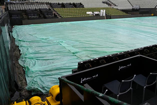 Rain interruption Qualification will take place in Stammheim due to persistent rain Rain tarpaulin on grass 07 06 2021 Tennis MercedesCup Stuttgart 2021 Weißenhof ATP 07 13 06 2021 Tennis MercedesCup Stuttgart 2021