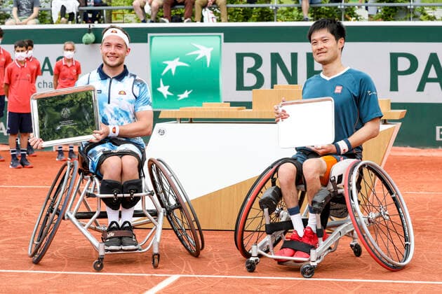 TENNIS - French Open 2021 PARIS,FRANCE,07.June.21 - TENNIS - ATP, Tennis Herren World Tour, French Open, Roland Garros, Grand Slam. Image shows Alfie Hewett (GBR) and Shingo Kunieda (JPN). Keywords: trophy.  GEPAxpictures xPatrickxSteiner