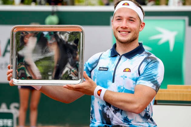 TENNIS - French Open 2021 PARIS,FRANCE,07.June.21 - TENNIS - ATP, Tennis Herren World Tour, French Open, Roland Garros, Grand Slam. Image shows Alfie Hewett (GBR). Keywords: trophy.  GEPAxpictures xPatrickxSteiner