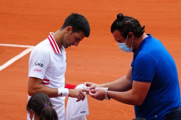 Mandatory Credit: Photo by Javier Garcia BPI Shutterstock (12019129gt) Novak Djokovic receives treatment for his finger, injured while falling to the floor to take a shot French Open Tennis, Day Nine, Roland Garros, Paris, France - 07 Jun 2021 French Open Tennis, Day Nine, Roland Garros, Paris, France - 07 Jun 2021  Copyright: xJavierxGarcia BPI Shutterstockx 12019129gt