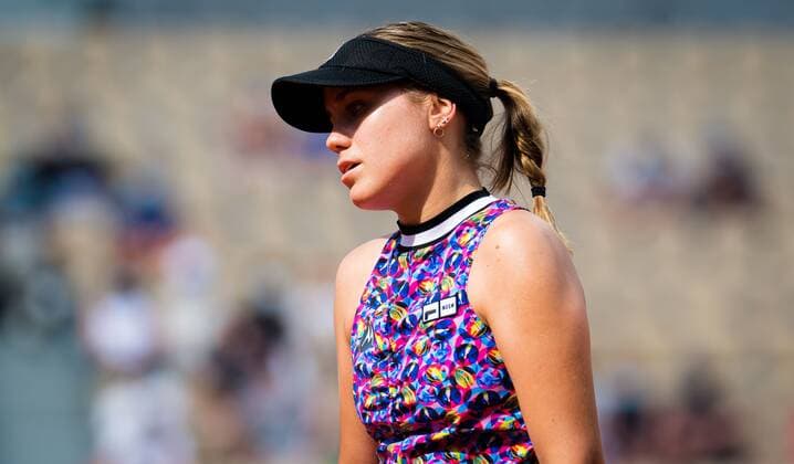 Mandatory Credit: Photo by Rob Prange Shutterstock (12019128bi) Sofia Kenin of the United States in action during her fourth round match at the 2021 Roland Garros Grand Slam Tournament French Open Tennis, Day Nine, Roland Garros, Paris, France - 07 Jun 2021 French Open Tennis, Day Nine, Roland Garros, Paris, France - 07 Jun 2021  Copyright: xRobxPrange Shutterstockx 12019128bi