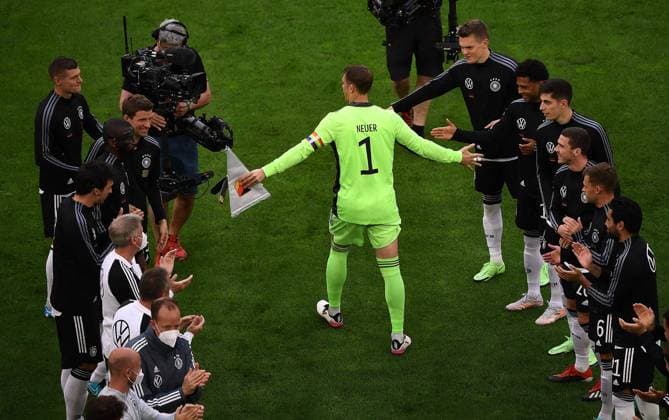 07 06 2021, xjhx, football friendly, Germany DFB Latvia LFF emspor, v l honour Manuel Neuer German national football team DFB DFL DFB REGULATES PROHIBIT ANY USE OF PHOTOGRAPHS as IMAGE SEQUENCES and or QUASI VIDEO Duesseldorf