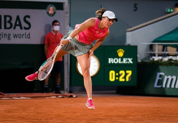 Mandatory Credit: Photo by Rob Prange Shutterstock (12019128cq) Iga Swiatek of Poland in action during the fourth round of the 2021 Roland Garros Grand Slam Tournament French Open Tennis, Day Nine, Roland Garros, Paris, France - 07 Jun 2021 French Open Tennis, Day Nine, Roland Garros, Paris, France - 07 Jun 2021  Copyright: xRobxPrange Shutterstockx 12019128cq
