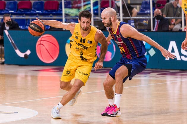 June 7, 2021, Barcelona, Barcelona, Spain: Bruno Fitipaldo of Lenovo Tenerife competes with Nick Calathes of FC Barcelona, Barca during the Liga Endesa ACB Playoff semi final game 1 match between Fc Barcelona and Lenovo Tenerife at Palau Blaugrana on June 07, 2021 in Barcelona, Spain. Barcelona Spain - ZUMAa181 20210607_zaa_a181_136 Copyright: xJavierxBorregox