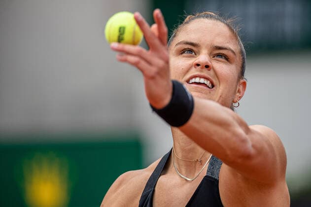 (210608) -- PARIS, June 8, 2021 -- Maria Sakkari of Greece serves during the women s singles fourth round match between Sofia Kenin of the United States and Maria Sakkari of Greece at the French Open tennis tournament at Roland Garros in Paris, France, June 7, 2021. (Photo by Aurelien Morissard Xinhua) (SP)FRANCE-PARIS-TENNIS-ROLAND GARROS-FRENCH OPEN-DAY 9 AoxLeilian¡¤molisaer 