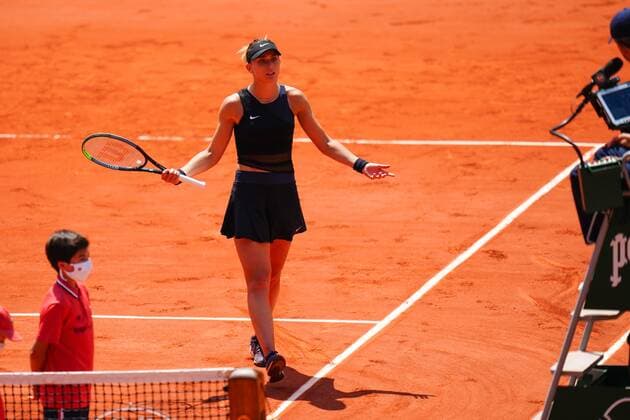 Mandatory Credit: Photo by Javier Garcia BPI Shutterstock (12042203dh) Paula Badosa receives a code violation warning during her quarter final match French Open Tennis, Day Ten, Roland Garros, Paris, France - 08 Jun 2021 French Open Tennis, Day Ten, Roland Garros, Paris, France - 08 Jun 2021  Copyright: xJavierxGarcia BPI Shutterstockx 12042203dh