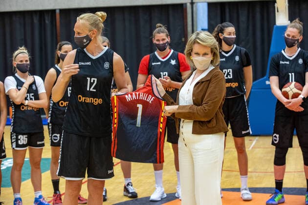 Belgian Cats Ann Wauters and Queen Mathilde of Belgium pictured during a royal visit to the Belgian Cats, the Belgian national women s basketball team, in Kortrijk, Tuesday 08 June 2021. The Belgian Cats are participating in the Olympic Games, Olympische Spiele, Olympia, OS in Tokyo. After a round table discussion, the Queen will attend a training session and have a conversation with the basketball players at the Lange Munte sports campus in Kortrijk. KURTxDESPLENTER  x2809257x