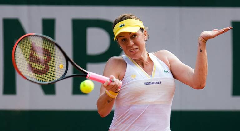Mandatory Credit: Photo by Rob Prange Shutterstock (12042205az) Anastasia Pavlyuchenkova of Russia in action during the quarter-final of the 2021 Roland Garros Grand Slam Tournament French Open Tennis, Day Ten, Roland Garros, Paris, France - 08 Jun 2021 French Open Tennis, Day Ten, Roland Garros, Paris, France - 08 Jun 2021  Copyright: xRobxPrange Shutterstockx 12042205az