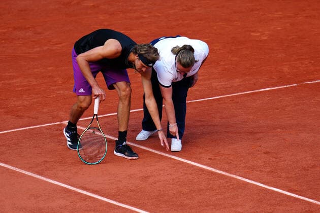 Mandatory Credit: Photo by Javier Garcia BPI Shutterstock (12042203iw) Alexander Zverev complains about an umpire s call during his quarter final match. He thought it was out but it was called in French Open Tennis, Day Ten, Roland Garros, Paris, France - 08 Jun 2021 French Open Tennis, Day Ten, Roland Garros, Paris, France - 08 Jun 2021  Copyright: xJavierxGarcia BPI Shutterstockx 12042203iw