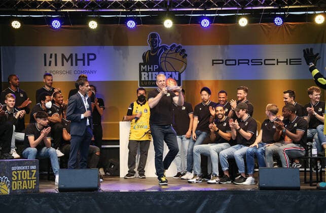 BAU 08 06 2021, Germany, Ludwigsburg, Basketball Bundesliga, GIANTS Party at Kornwestheim drive-in cinema, John Patrick best Headcoach of the Year