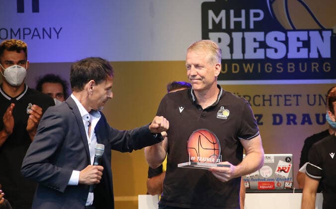 BAU 08 06 2021, Germany, Ludwigsburg, Basketball Bundesliga, GIANTS Party at Kornwestheim drive-in cinema, f l Alexander Reil MHP , John Patrick best Headcoach of the Year