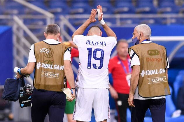 Football, International, France - Bulgaria, Karim Benzema substituted after injury