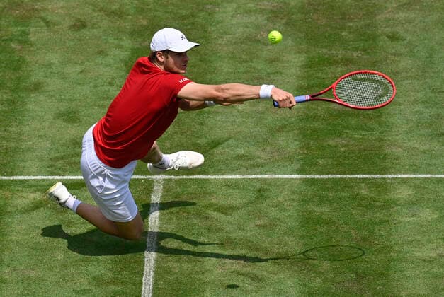 Yannick Hanfmann GER action pike pike flying pike falls and still makes the point 09 06 2021 Tennis MercedesCup Stuttgart 2021 Weißenhof ATP 07 13 06 2021 Tennis MercedesCup Stuttgart 2021