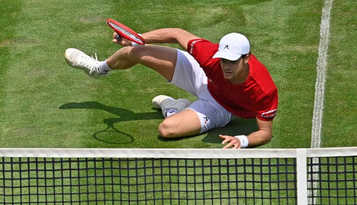 Yannick Hanfmann GER action pike pike flying pike falls and still makes the point 09 06 2021 Tennis MercedesCup Stuttgart 2021 Weißenhof ATP 07 13 06 2021 Tennis MercedesCup Stuttgart 2021