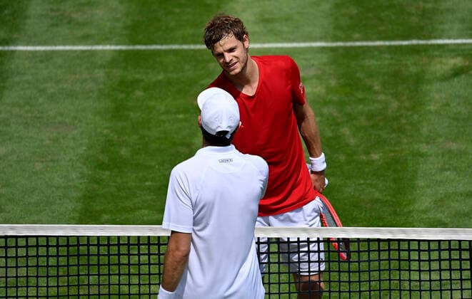 Yannick Hanfmann GER Congratulations from Jeremy Chardy FRA Gesture, gesture 09 06 2021 Tennis MercedesCup Stuttgart 2021 Weißenhof ATP 07 13 06 2021 Tennis MercedesCup Stuttgart 2021