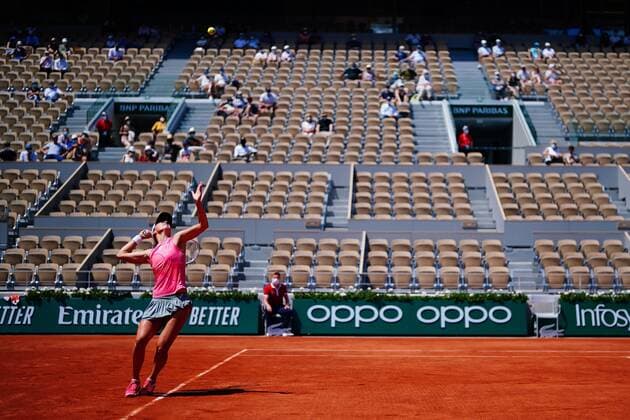 Mandatory Credit: Photo by Javier Garcia BPI Shutterstock (12046068dx) Iga Swiatek serves French Open Tennis, Day Eleven, Roland Garros, Paris, France - 09 Jun 2021 French Open Tennis, Day Eleven, Roland Garros, Paris, France - 09 Jun 2021  Copyright: xJavierxGarcia BPI Shutterstockx 12046068dx