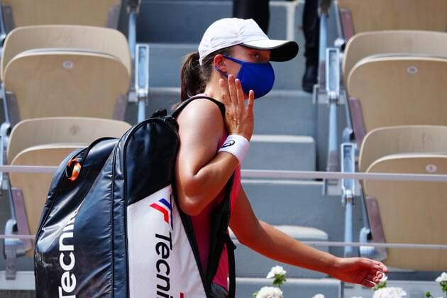 Mandatory Credit: Photo by Javier Garcia BPI Shutterstock (12046068gw) Iga Swiatek leaves after losing French Open Tennis, Day Eleven, Roland Garros, Paris, France - 09 Jun 2021 French Open Tennis, Day Eleven, Roland Garros, Paris, France - 09 Jun 2021  Copyright: xJavierxGarcia BPI Shutterstockx 12046068gw