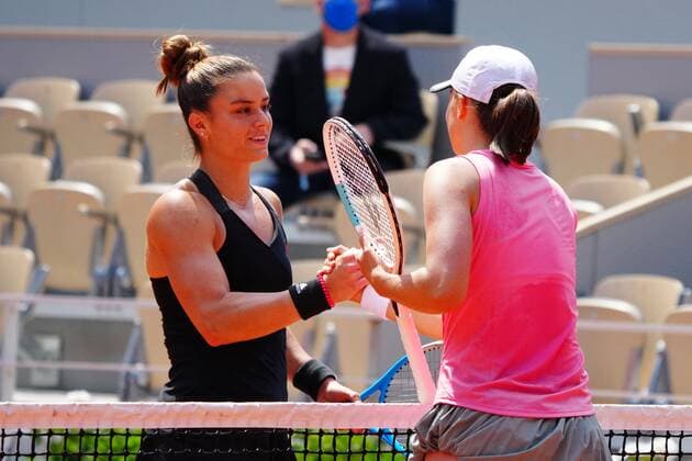 Mandatory Credit: Photo by Javier Garcia BPI Shutterstock (12046068gx) Maria Sakkari meets Iga Swiatek at the net French Open Tennis, Day Eleven, Roland Garros, Paris, France - 09 Jun 2021 French Open Tennis, Day Eleven, Roland Garros, Paris, France - 09 Jun 2021  Copyright: xJavierxGarcia BPI Shutterstockx 12046068gx