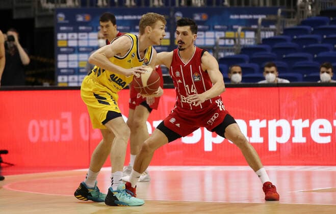 Niels Giffey, Nihad Djedovic Action Game Scene Duel Sports Basketball Play Off Final BBL Bundesliga Men Season 2020 2021 09 06 2021 ALBA Berlin vs FC Bayern Munich