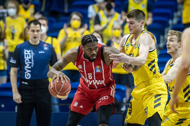 Basketball Berlin 09 06 2021 1 Bundesliga easyCredit BBL Season 2020 2021 Playoffs Final Game 1 Alba Berlin FC Bayern Munich Jalen Reynolds Munich, No 08 Ben Lammers Alba Berlin, No 50
