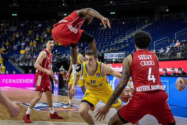 Basketball Berlin 09 06 2021 1 Bundesliga easyCredit BBL Season 2020 2021 Playoffs Final Game 1 Alba Berlin FC Bayern Munich Tim Schneider Alba Berlin, No 10 Jalen Reynolds Munich, No 08
