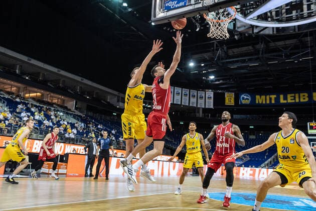 Basketball Berlin 09 06 2021 1 Bundesliga easyCredit BBL Season 2020 2021 Playoffs Final Game 1 Alba Berlin FC Bayern Munich Zan Mark Sisko Munich, No 31 Tim Schneider Alba Berlin, No 10
