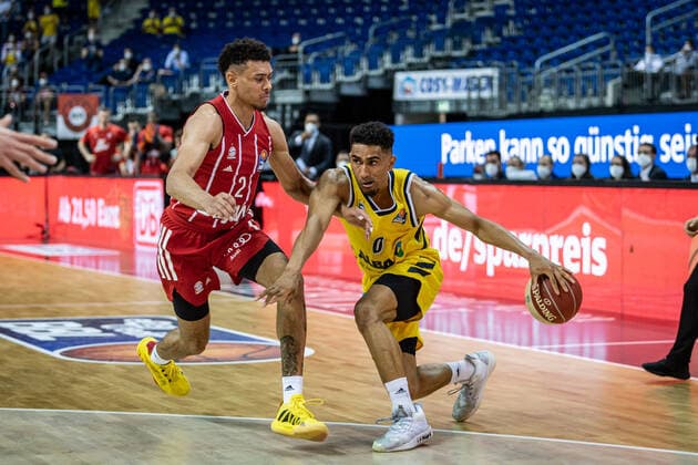 Basketball Berlin 09 06 2021 1 Bundesliga easyCredit BBL Season 2020 2021 Playoffs Final Game 1 Alba Berlin FC Bayern Munich Maodo Lo Alba Berlin, No 00 Wade Baldwin Munich, No 02