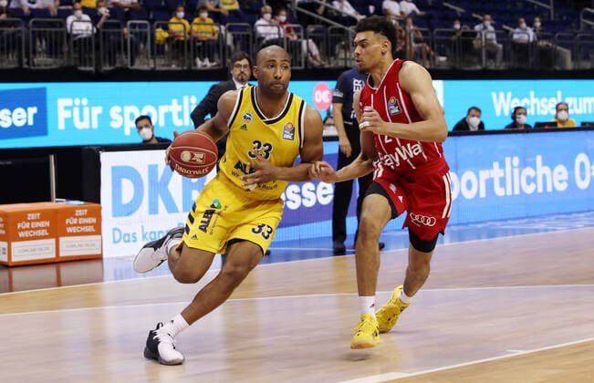 Jayson Granger, Wade Baldwin action game scene duel sports basketball play off final BBL Bundesliga men season 2020 2021 09 06 2021 ALBA Berlin vs FC Bayern Munich