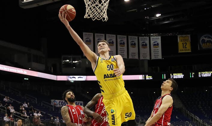 D J Seeley, Ben Lammers, Vladimir Lucic Action Game Scene Duel Sports Basketball Play Off Final BBL Bundesliga Men Season 2020 2021 09 06 2021 ALBA Berlin vs FC Bayern Munich
