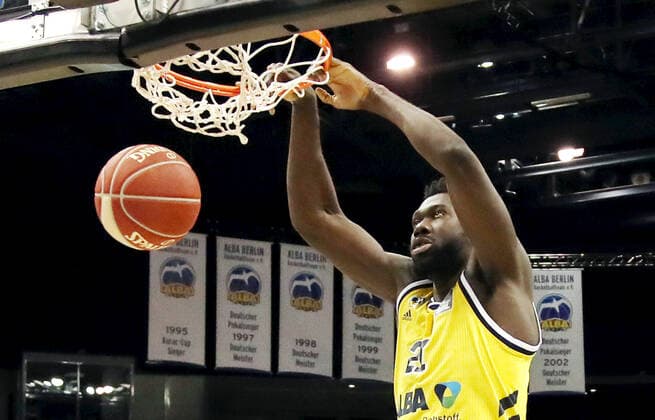 Jean Marc Christ Koumadje Action Upper Body Upper Body Sports Basketball Play Off Final BBL Bundesliga Men Season 2020 2021 09 06 2021 ALBA Berlin vs FC Bayern Munich