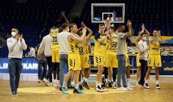 Alba team celebrates first 1 win in finals series best of five sports basketball play off finals BBL Bundesliga men season 2020 2021 09 06 2021 ALBA Berlin vs FC Bayern Munich