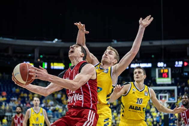 Basketball Berlin 09 06 2021 1 Bundesliga easyCredit BBL Season 2020 2021 Playoffs Final Game 1 Alba Berlin FC Bayern Munich Vladimir Lucic Munich, No 11 Niels Giffey Alba Berlin, No 05