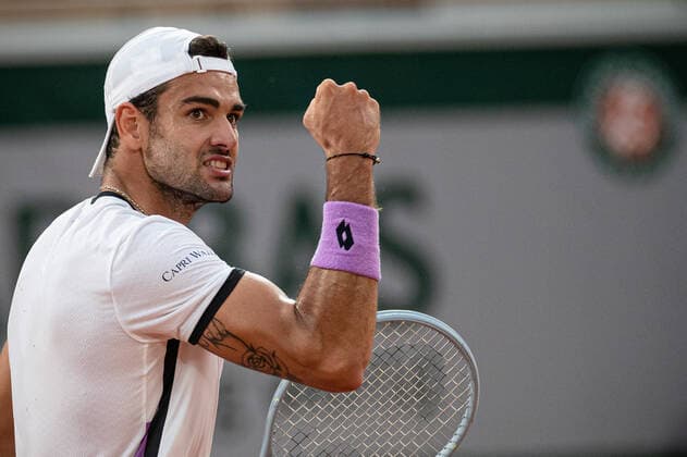 (210610) -- PARIS, June 10, 2021 -- Matteo Berrettini of Italy reacts during the men s singles quarterfinal against Novak Djokovic of Serbia at the French Open tennis tournament at Roland Garros in Paris, France, June 9, 2021. (Photo by Xinhua) (SP)FRANCE-PARIS-TENNIS-ROLAND GARROS-FRENCH OPEN-MEN S SINGLES-DAY 11 AurelienxMorissard 