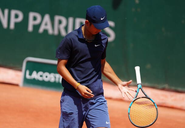 (210610) -- PARIS, June 10, 2021 -- Shang Juncheng of China reacts during the boys singles third round match against Leo Borg of Sweden at the French Open tennis tournament at Roland Garros in Paris, France, June 9, 2021. ) (SP)FRANCE-PARIS-TENNIS-ROLAND GARROS-FRENCH OPEN-BOY S SINGLES-DAY 11 GaoxJing 