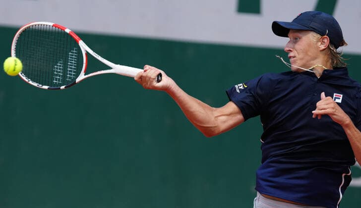 (210610) -- PARIS, June 10, 2021 -- Leo Borg of Sweden hits a return during the boys singles third round match against Shang Juncheng of China at the French Open tennis tournament at Roland Garros in Paris, France, June 9, 2021. ) (SP)FRANCE-PARIS-TENNIS-ROLAND GARROS-FRENCH OPEN-BOY S SINGLES-DAY 11 GaoxJing 