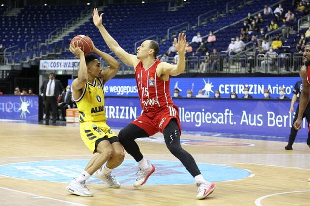 DEU, GER, easyCredit BBL, ALBA vs Bayern Muenchen, 09 06 2021, Mercedes Benz Arena, Berlin, DEU, GER, easyCredit BBL, ALBA vs Bayern Muenchen, in picture Jayson Granger ALBA Berlin 33 , Robin Amaize FC Bayern Muenchen 15 nordphotoxGmbHx xEngler nph00076