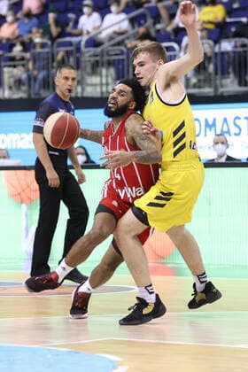 DEU, GER, easyCredit BBL, ALBA vs Bayern Muenchen, 09 06 2021, Mercedes Benz Arena, Berlin, DEU, GER, easyCredit BBL, ALBA vs Bayern Muenchen, in picture Malte Delow ALBA Berlin 6 , D J Seeley FC Bayern Muenchen 4 nordphotoxGmbHx xEngler nph00076