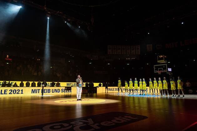 Basketball Berlin 09 06 2021 1 Bundesliga easyCredit BBL Season 2020 2021 Playoffs Final Game 1 Alba Berlin FC Bayern Munich National Anthem before the game