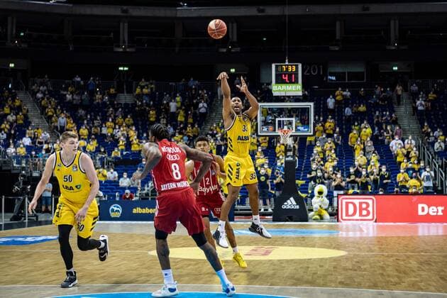 Basketball Berlin 09 06 2021 1 Bundesliga easyCredit BBL Season 2020 2021 Playoffs Final Game 1 Alba Berlin FC Bayern Munich Jayson Granger Alba Berlin, No 33
